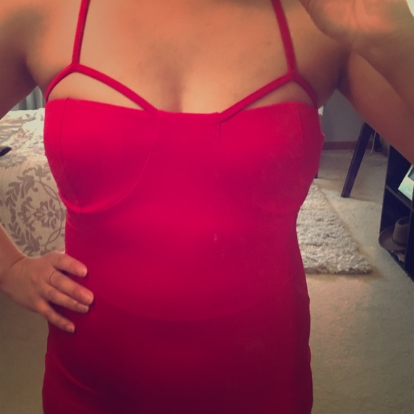 Red dress - Picture 2 of 3